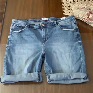 Stretch jean shorts